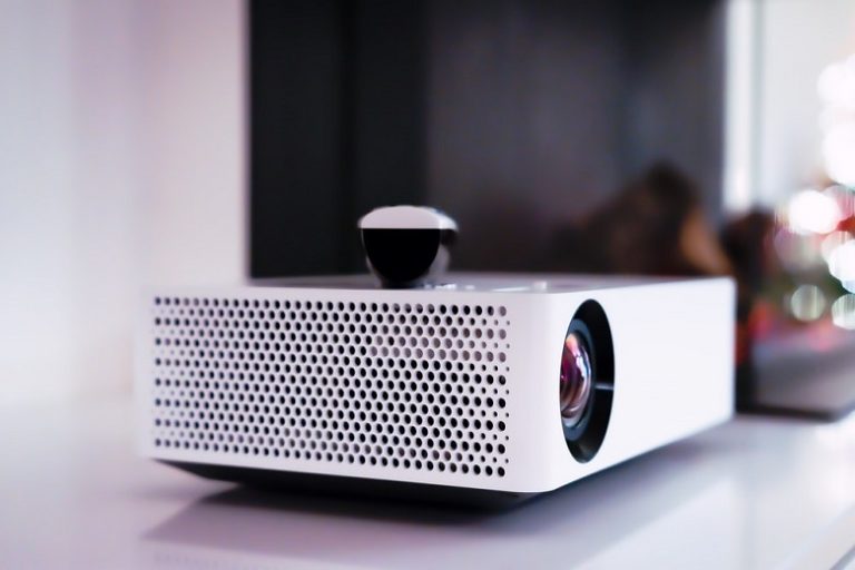What are The Essential Features That Best Projector Under 500?